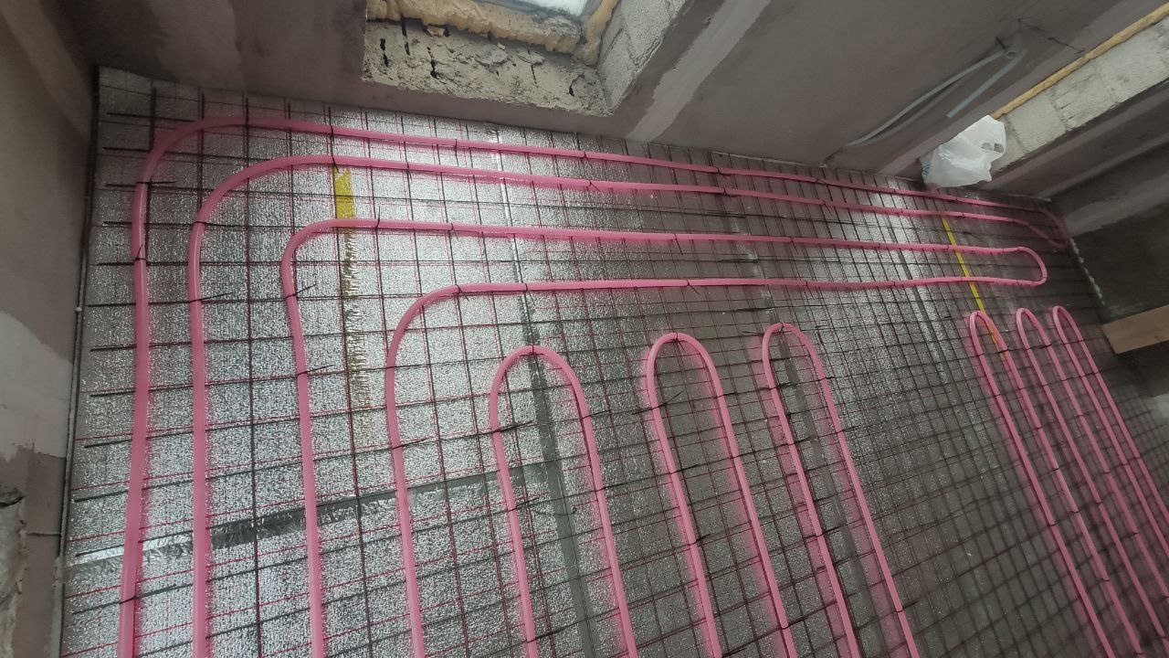 Под какие напольные покрытия подходит электро-водяной тёплый пол XL PIPE?